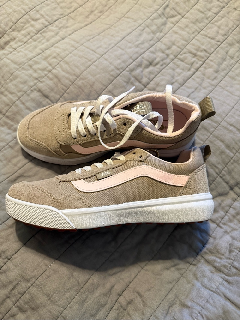 Vans women Beige with Light Pink Stripe Low-Top Sneakers